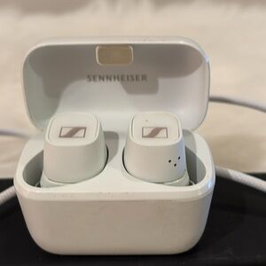 Sennheiser Earbuds with Case and Charging Cord
